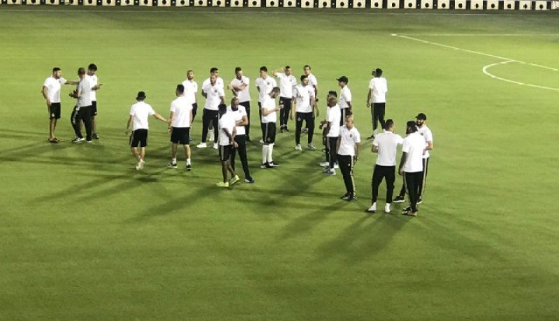 بالصور.. لاعبو الخضر يُعاينون أرضية ملعب “السد” قبل مواجهة “بورندي” !!