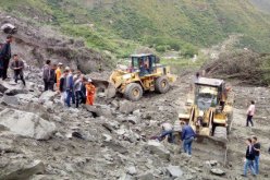 بالصور.. مصرع 140 شخصا ردما بعد انهيار جبل في الصين