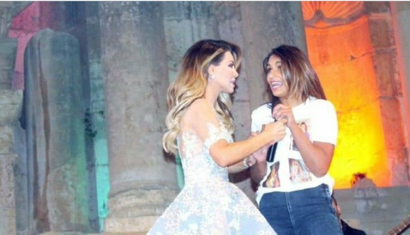 بالفيديو.. معجبة هيستيرية تخيف الزغبي على المسرح