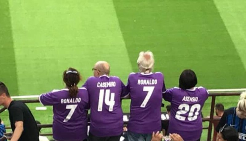 جماهير ميلان تسخر من جوفنتوس برونالدو و أسينسيو !