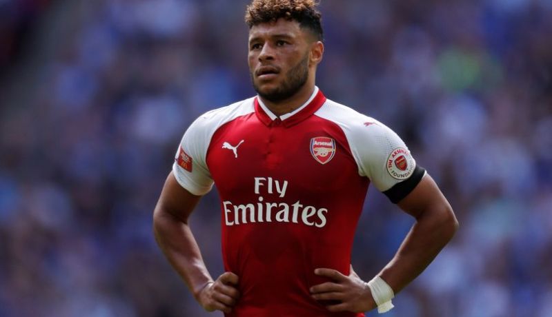 ليفربول يوجه صفعة لـ “أرسنال” و”تشيلسي” ويضم “تشامبارلين”