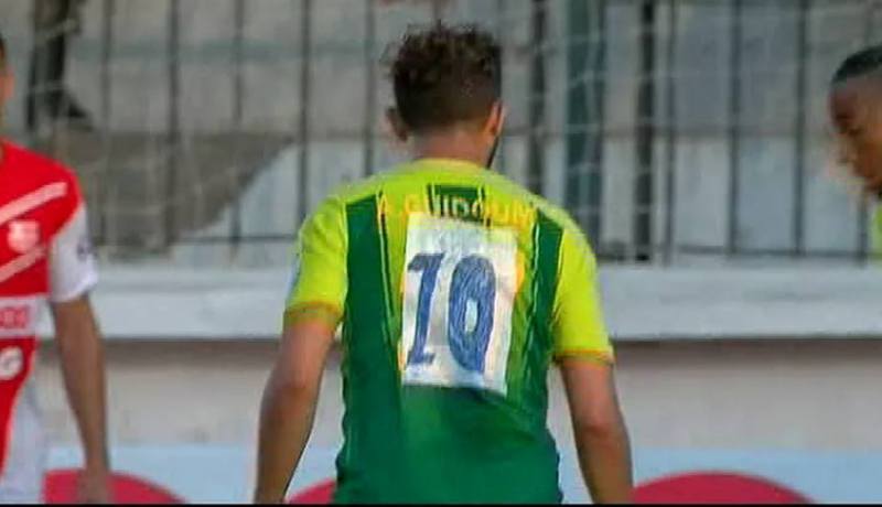 قميص يتسبب في فضيحة في بيت الساورة