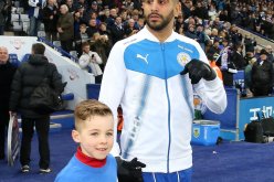 بالصور.. محرز يُقلّد ليفاندوفسكي ويصبغ شعره بالأصفر!!