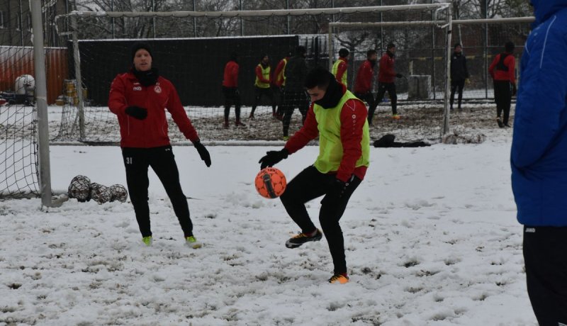 عطال يتعافى ويستأنف العمل وسط الثلوج