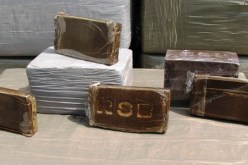 الإطاحة بشبكة تتخذ من قبور الموتى مكانا لإخفاء المخدرات