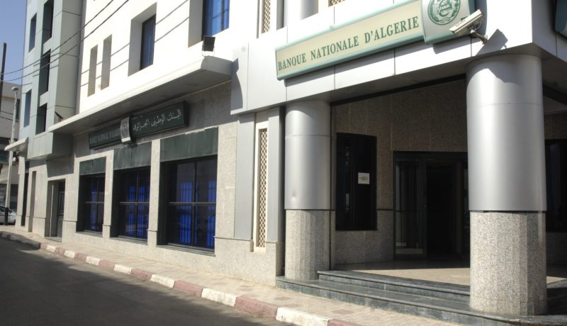 القبض على موظّف في البنك الوطني الجزائري اختلس مليارين خلال 7 سنوات!