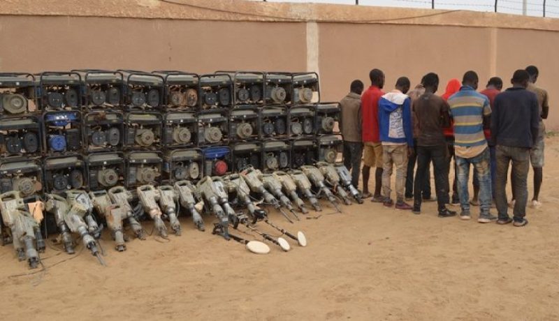 توقيف 63 منقبا عن الذهب في جنوب البلاد