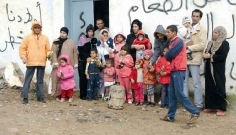 عائلات تهدد بالإنتحار وتفجير أنفسها بقارورات الغاز والمولوتوف