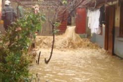 وفاة ستة أشخاص من عائلة واحدة  جراء انزلاق أرضي