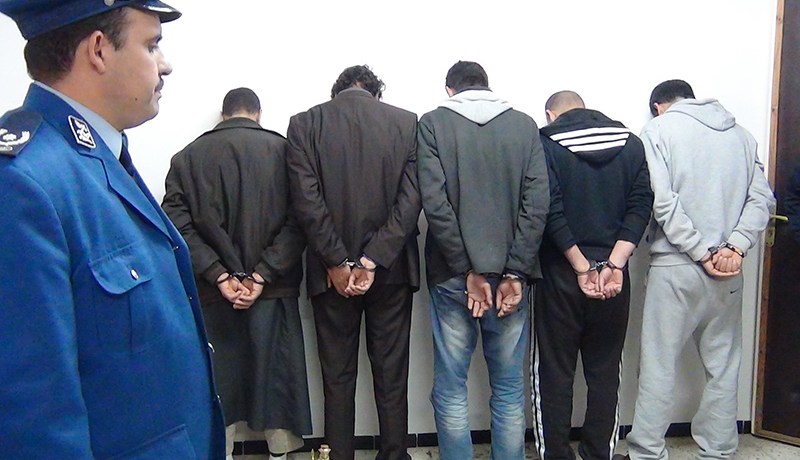 تفكيك شبكة مخدرات و اعتداءات على المواطنين بالأسلحة البيضاء في بوفاريك