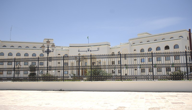 والي ميلة يتهم مديرين تنفيذيين بإخفاء ملفات للتسبب في خسائر مالية للدولة