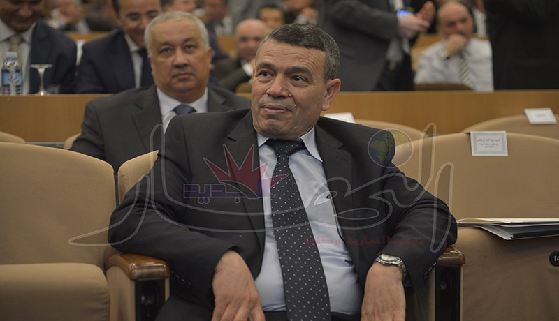 وزيـر الطاقـة برتبة متصرّف إداري
