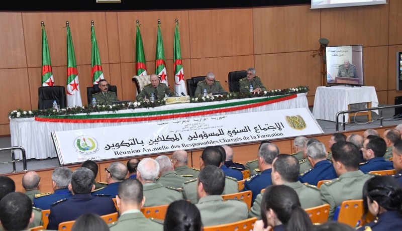 اللواء شنڨريحة يترأس الاجتماع السنوي لإطارات منظومة التكوين بالجيش