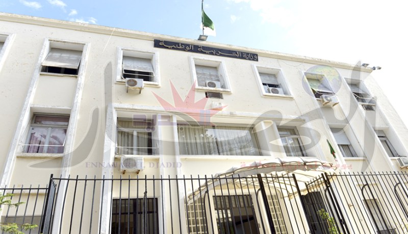 بالوثائق..وزارة التربية تفتح باب التسجيلات للترقية إلى رتبتي أستاذ رئيسي ومكــوّن