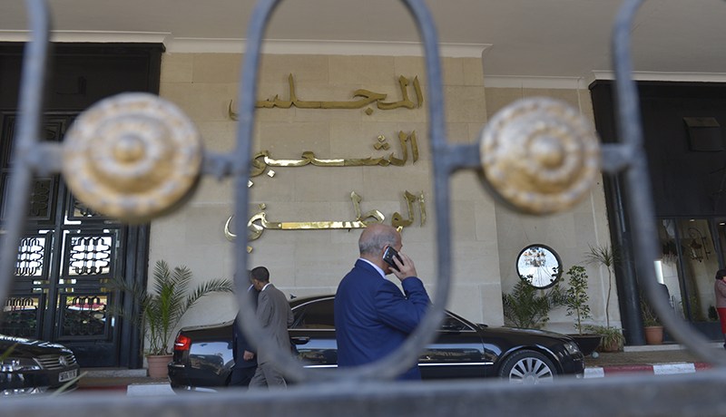 700 مليار «تيليفون» و«تقلاش» لنواب البرلمان في عهد التقشف