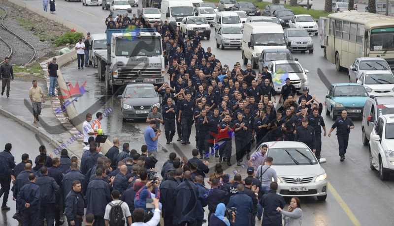 محللون: أعوان الشرطة تخلوا عن مسؤولياتهم في توفير الأمن والحفاظ على النظام