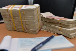 رجل أعمال وابناه متهمون بالنصب على أستاذ بالمدرسة الحرة للإنشاد وسلبه مليارا و 200 مليون سنتيم