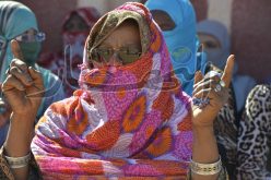 بالصور احتجاجات عين صالح تحت شعار صامدون صامدون