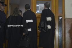 ممثل قانوني لشركة يعتدي بصخرة على مديره السابق في موكب عزاء داخل مقبرة!