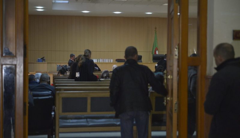 أستاذ بالثانوي ينتحل صفة ضابط ويحتال على إطارات ورجال أعمال