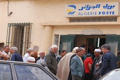 احتجاج ضحايا عملية اختلاس ببريد الجزائر في الوادي