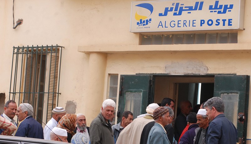 أمواج بشرية من المتقاعدين تخرج إلى الشارع في تيبازة وتحدث حالة طوارئ