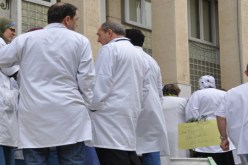 الأطباء الجزائريون ممنوعون من مزاولة مهنة الطب في‮ ‬فرنسا