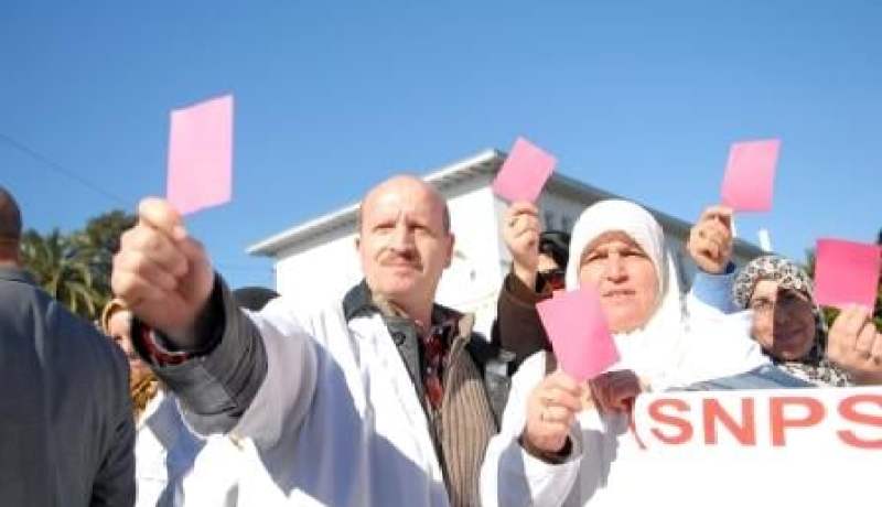 اشتباكات عنيفة بين قوات الأمن والأطباء ..اعتقالات وإغماءات