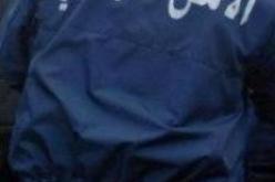 عون أمن يحاول رمي طفليه من أعلى بناية