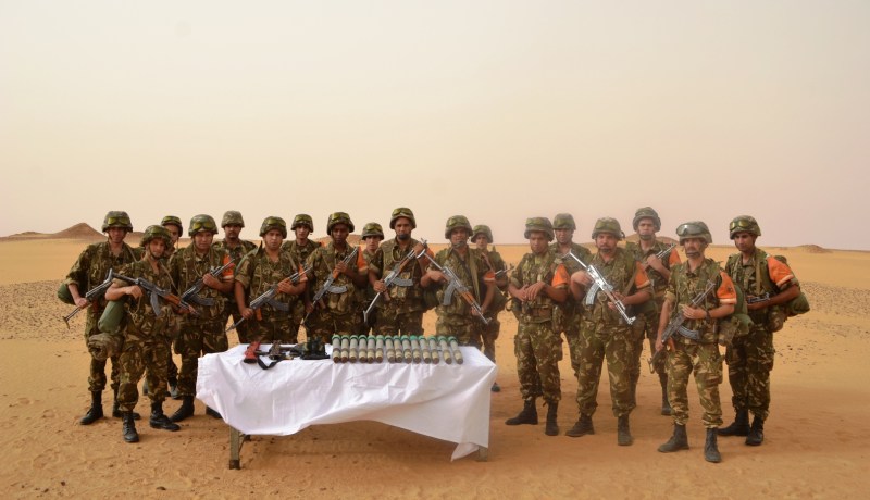 بالصور..الجيش يكشف مخبأ للذخيرة بأقصى الجنوب