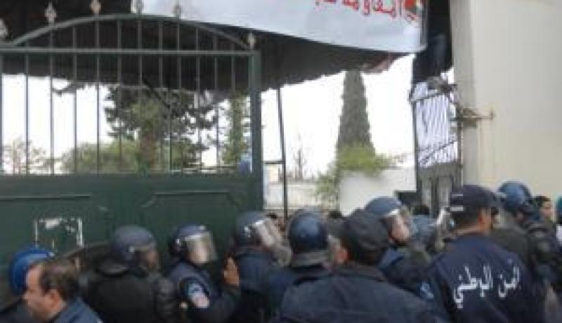 “هذا اعتداء على الحريات المكتسبة في أرض الشهداء و قبلة الأحرار”