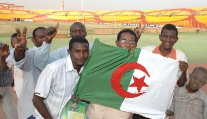 الجمارك الليبية تشترط على مناصري الخضر 700 أورو لدخول السودان