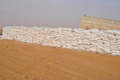 بالصور .. حجز 3553 قنطار من المواد  الغذائية المهربة بعين قزام