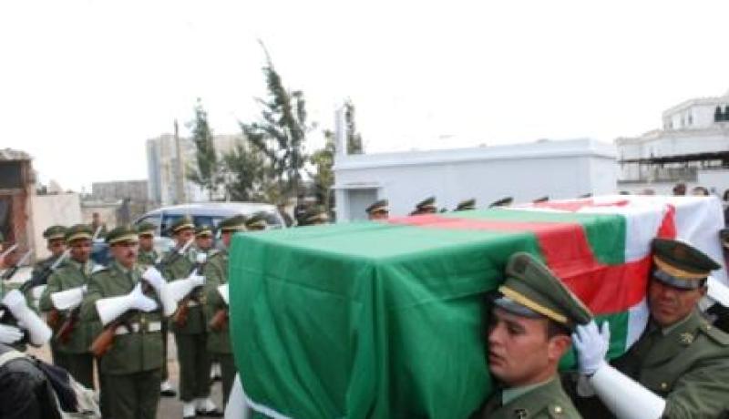 الجنرال نذير متيجي يوارى التراب بمقبرة “سيدي يحي”