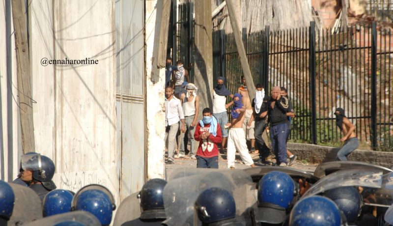محاكمــة 8 أشخـــاص اعتــدوا علــى رجــال شرطــة بالشماريخ وأسهم بنادق صيد في باب الوادي