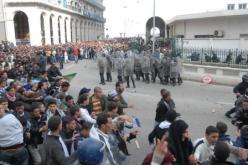 مواجهات عنيفة في شوارع العاصمة بسبب منع وصول المتظاهرين إلى السفارة الأمريكية