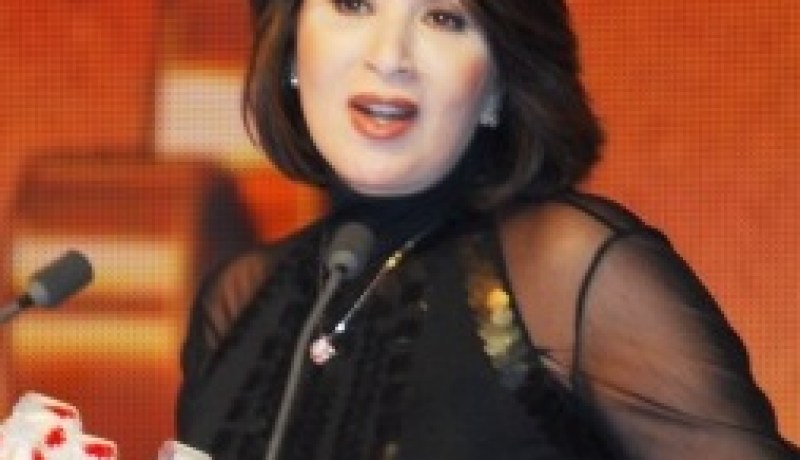 الفنانة  بوسي ''لماذا الكل يتكلم فرنساوي؟