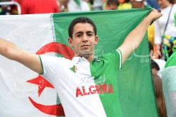 السفارة الفرنسية ترد على حادثة حرق العلم الجزائري