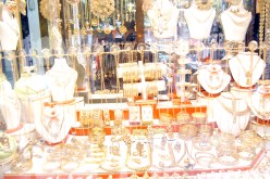 إيقاف شخصين قاما بالسطو على محل للمجوهرات في وضح النهار بالشفة في البليدة