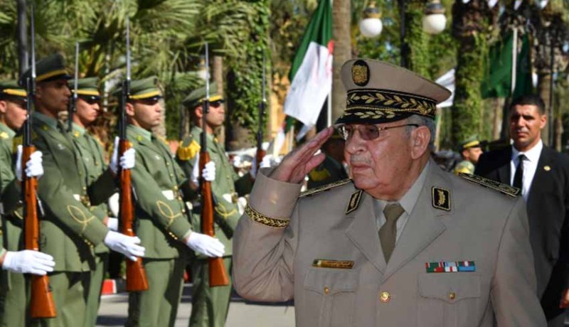 ڤايد صالح يطالب القوات المسلّحة بتعزيز جاهزيتها وترقية أدائها القتالي