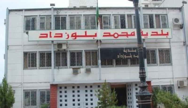 شرطي وموظفان ببلدية بلوزداد يتواطؤون في استخراج شهادة الحياة لأرملة شهيد