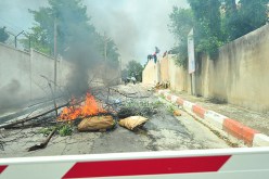 سكان بلدية الطريفاوي في الوادي يحتجون ويغلقون الطريق