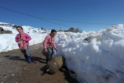 قتيل و 15 ولاية تحت الحصار بسبب الثلوج و الجيش يتدخل