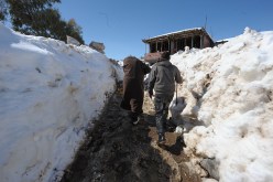 طرق مغلقة وعزلة متواصلة.. والجيش يتدخل في خنشلة