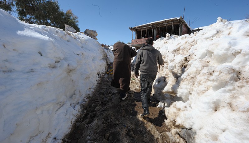طرق مغلقة وعزلة متواصلة.. والجيش يتدخل في خنشلة
