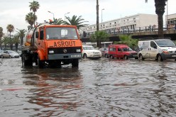 قـتيلان وجـرحى.. والفيضانات تغـرق 8 ولايات