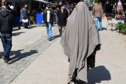 توقيف شخصا متنكرا بجلباب يحمل سلاحا ناريا بالعاصمة