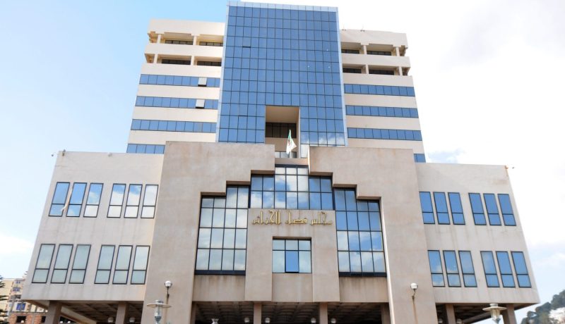 إعلان لبيع «فليشة» يطيح بـ4 متهمين أحدهم بحوزته أعلام «داعش» وملابس «البارا» والجيش الأمريكي!