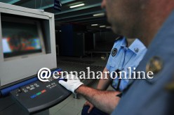 توقيف شخصين وضبط أموال بالعملة الصعبة في مطار الجزائر الدولي