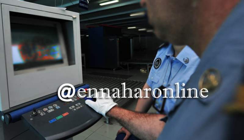 توقيف شخصين وضبط أموال بالعملة الصعبة في مطار الجزائر الدولي